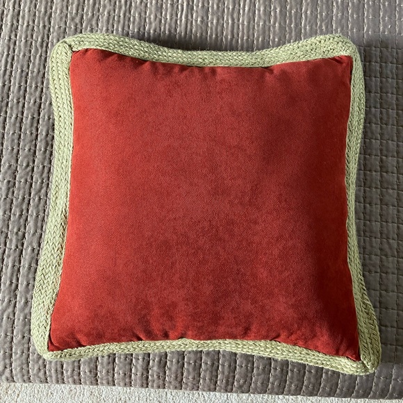 PIER 1 IMPORTS PILLOW - Picture 1 of 4